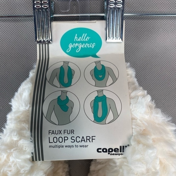 Women NWT infinity faux fur loop infinity scarf. - Picture 4 of 7